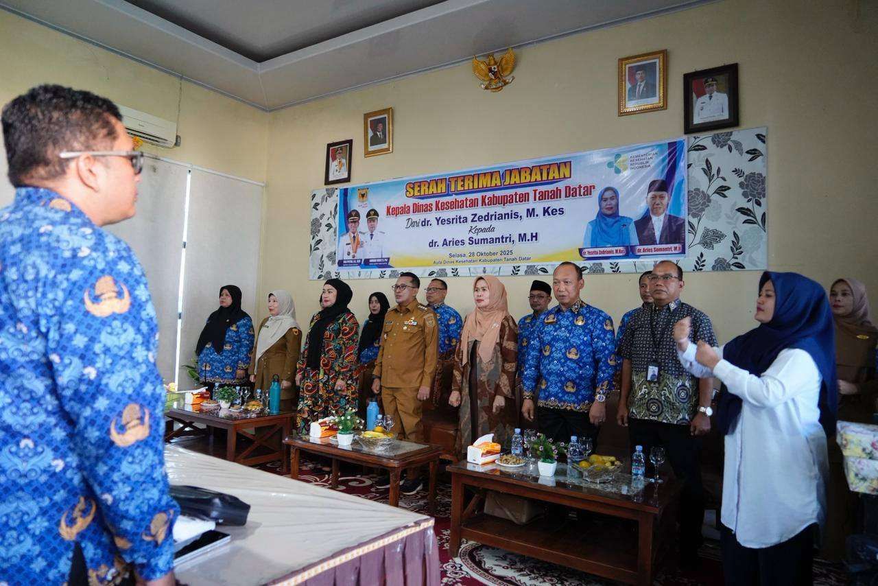 Khidmat Dan Harapan Baru Warnai Sertijab Kadinkes Tanah Datar